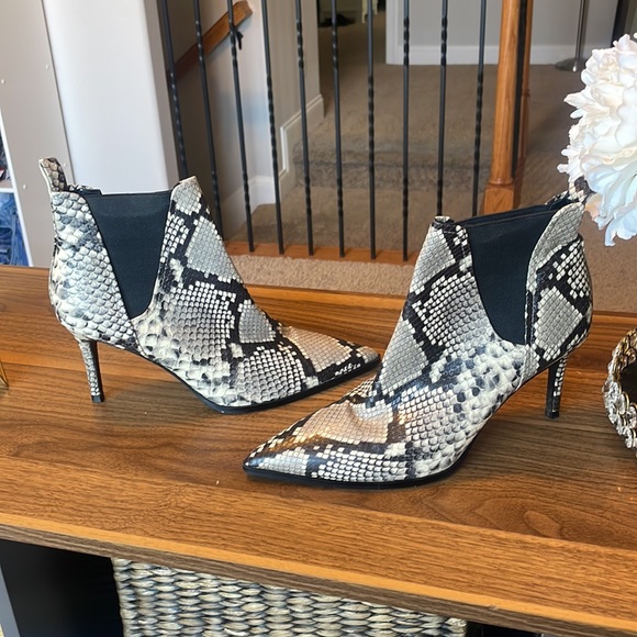 Zara Snakeskin Ankle Heel Booties Size 9 1/2 - Picture 5 of 5